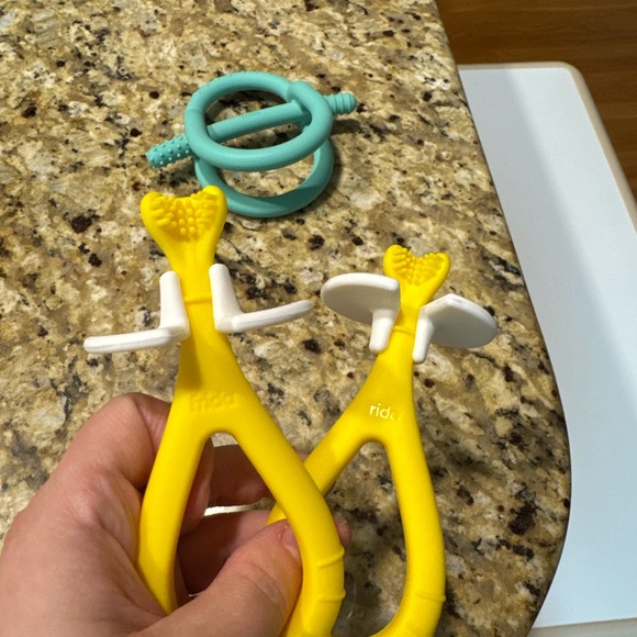 FRIDA BABY Training Toothbrushes & Teal FRIDA Baby Get-a-Grip Teether - Picture 4 of 7